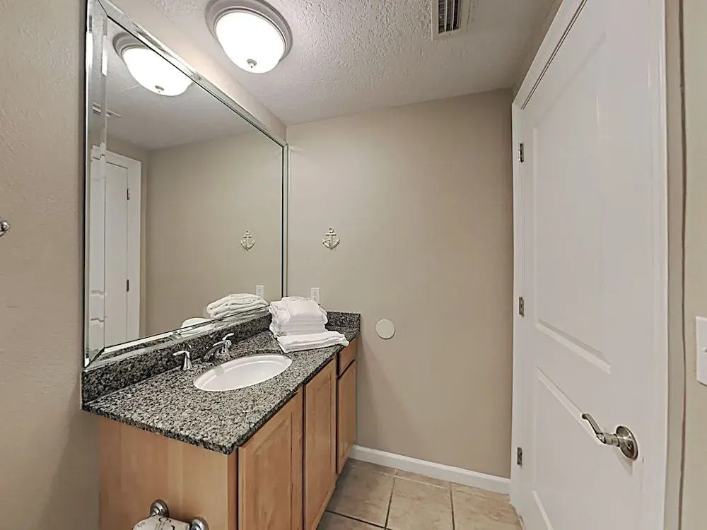 The Colonnades 302