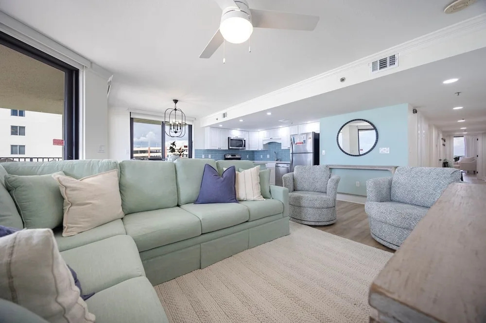 Phoenix Vi 6601 3 Bedroom Condo