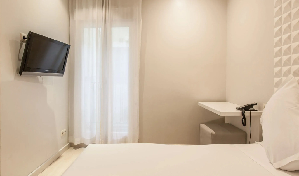 Hotel Chic And Basic
