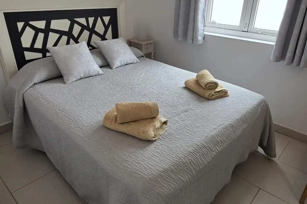 Exceptional 3 Bed Villa Malpas sleeps 6 h pool