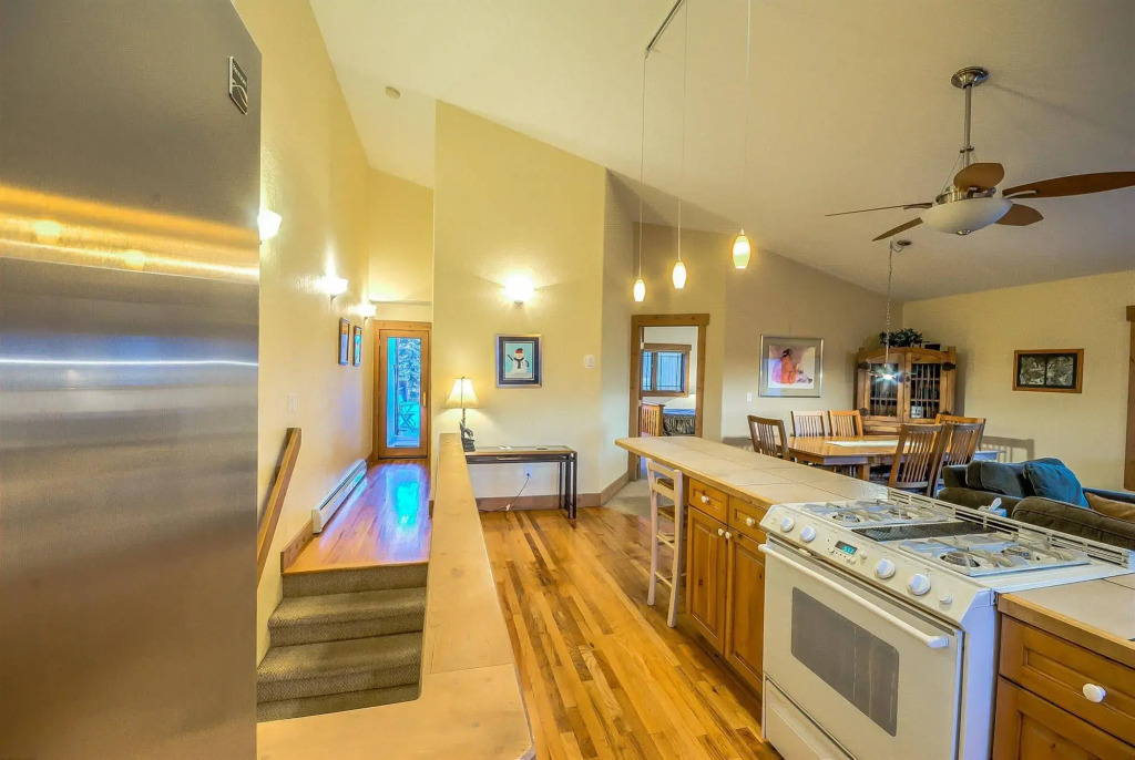Saddle Creek by Retreatia