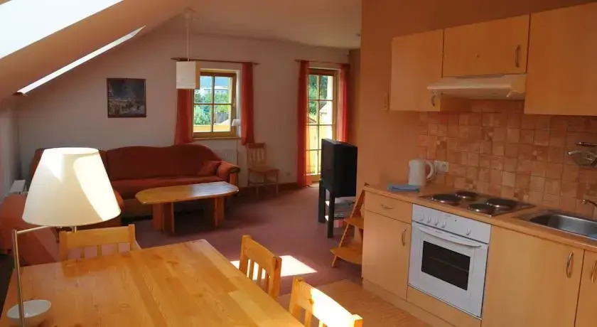 Duży apartament w Karpaczu, cisza, parking, balkon lub taras, zieleń, plac zabaw, sklep 5min
