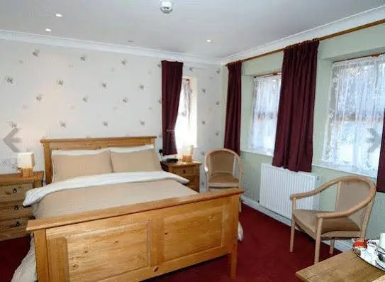 New Overlander Inn