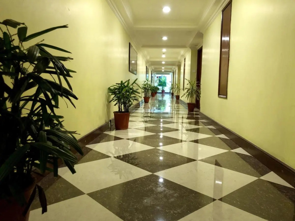 Ritz Plaza
