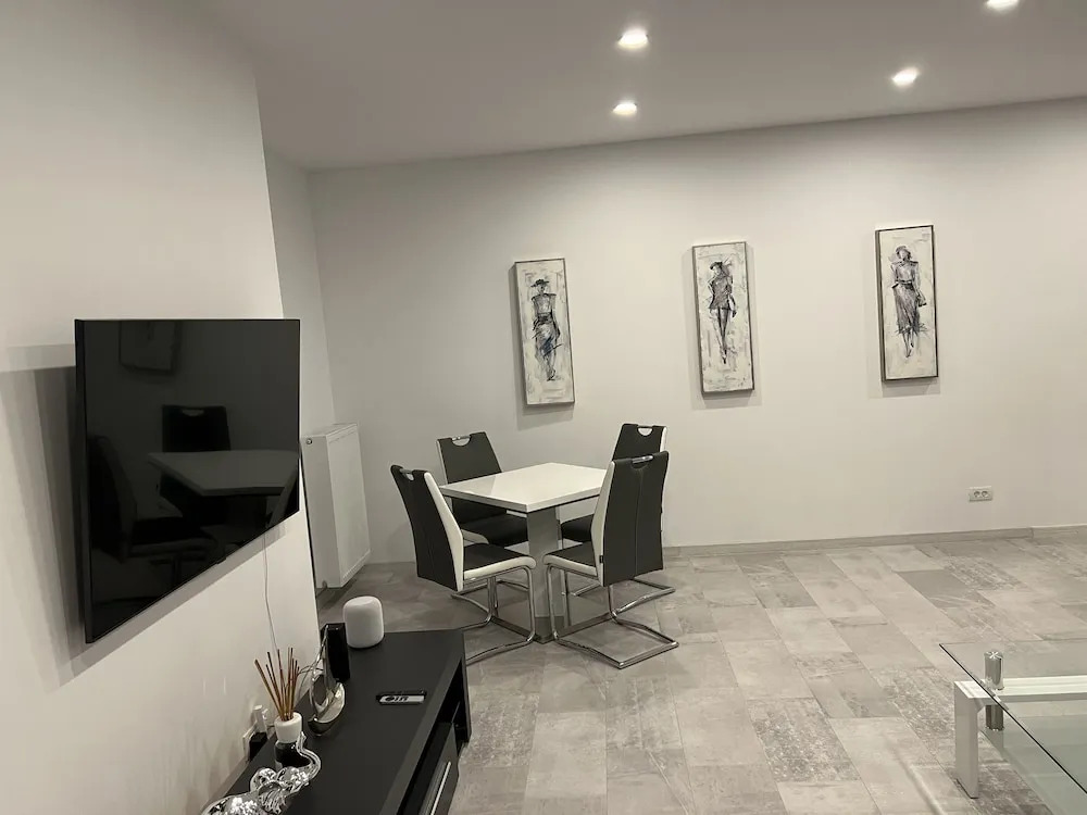 Stunning 3-Room Penthouse W10+W11