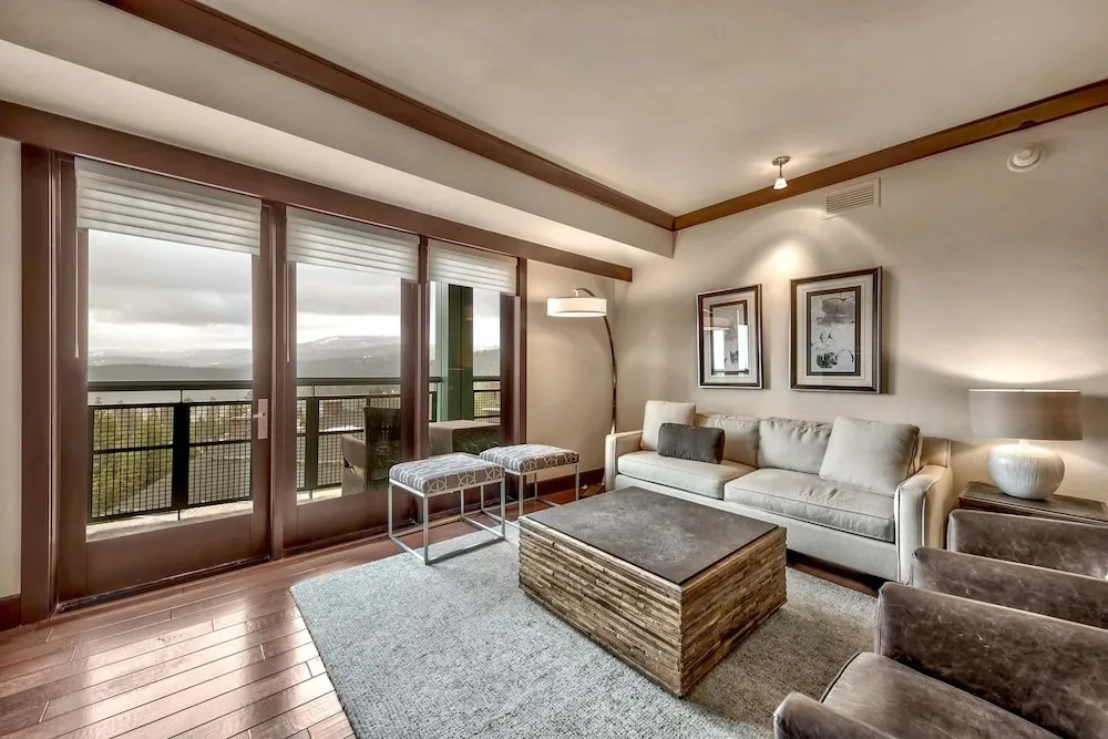 Summer Sale: Constellation S | 3 Bedroom Penthouse Condo by RedAwning
