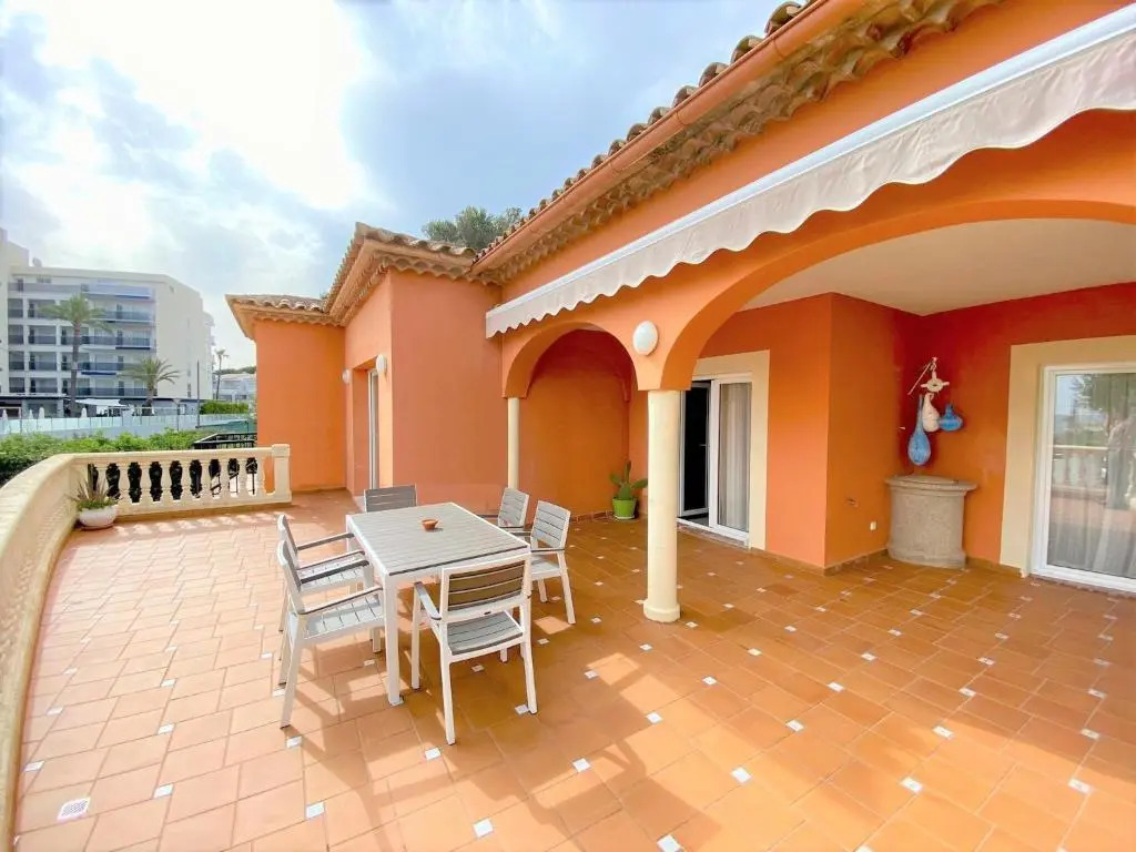 VILLA BAULÓ - moderna villa con piscina y vistas al mar en Can Picafort