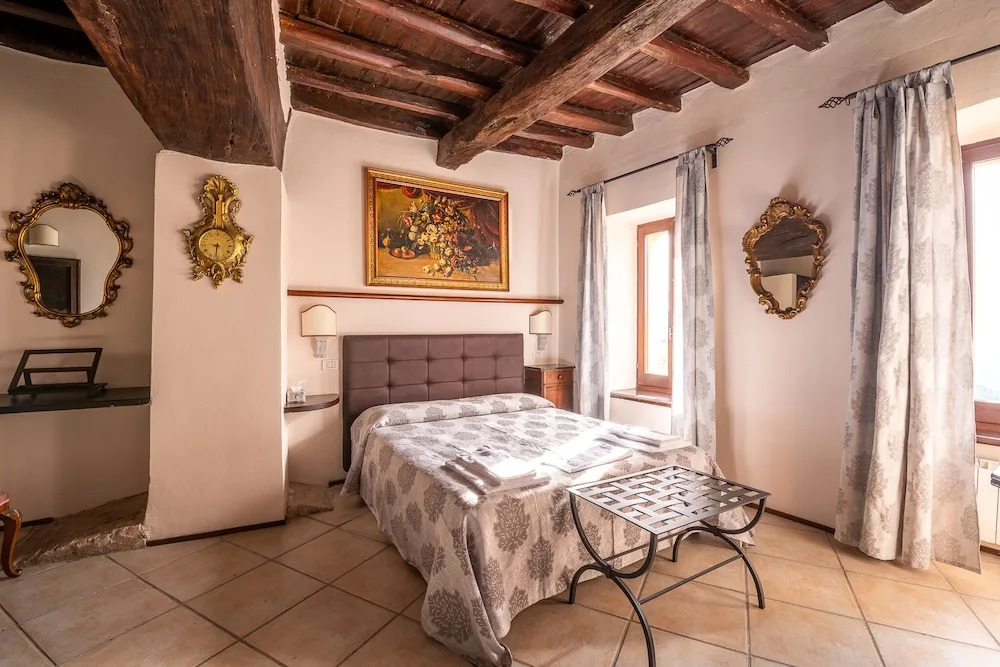 HOTEL TREVI Palazzo Natalini