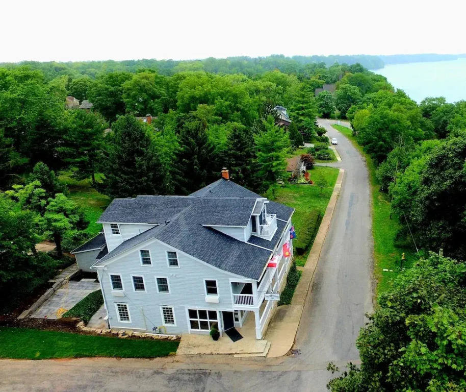 South Landing Inn