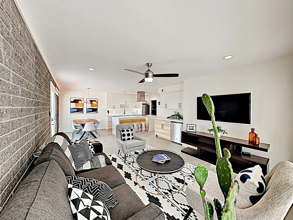4917 Scottsdale - 2 Br Condo