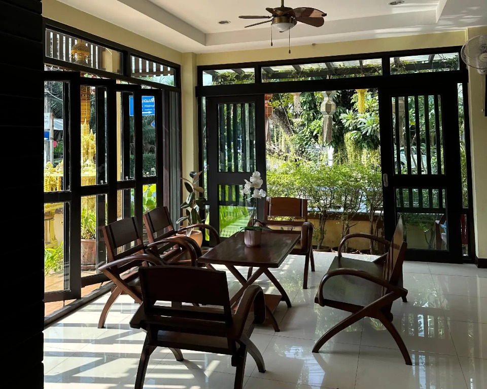 Ponburi Hotel