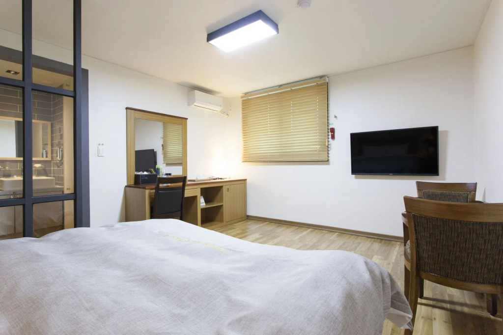 Gyeongpodae The Hotel Business