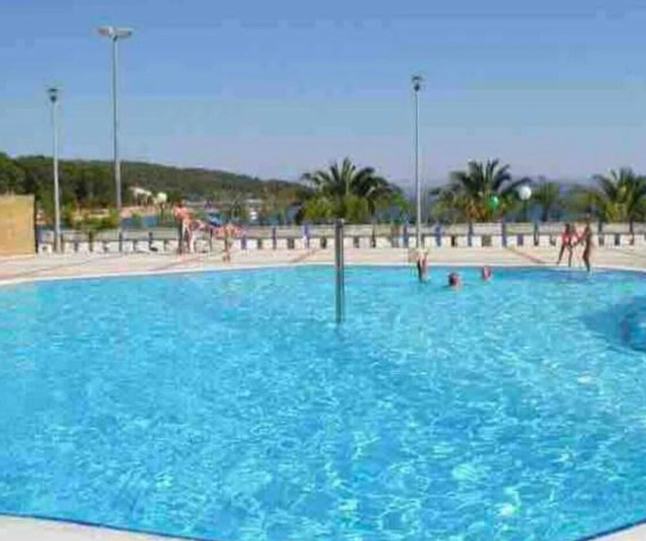 Charming 2-bed Apartment in Necujam