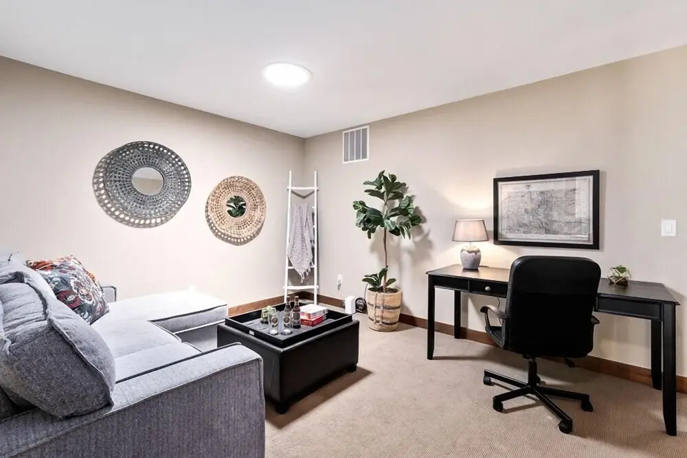 Spectacular Townhome near Breweries and River District!