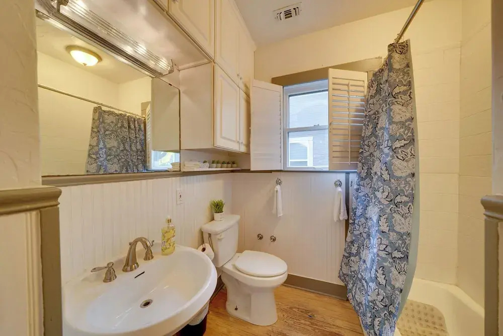 4 Mi to Downtown! Cozy Bungalow in San Antonio