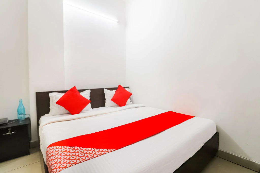 OYO 37833 Hotel Safe Stay