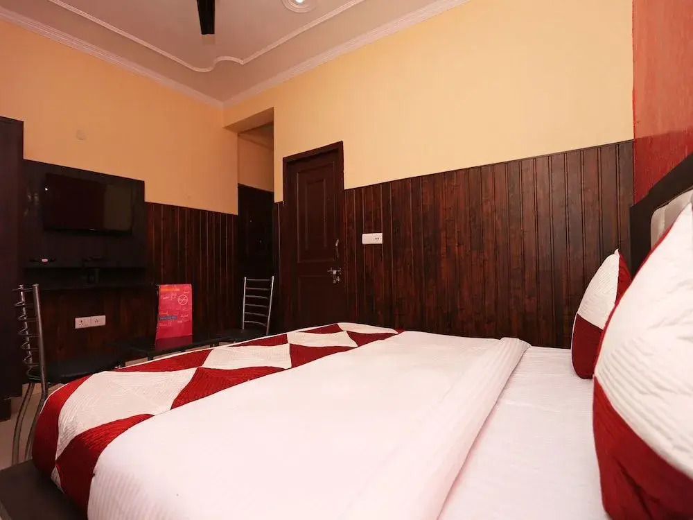 OYO 11556 Om Guest House Residency