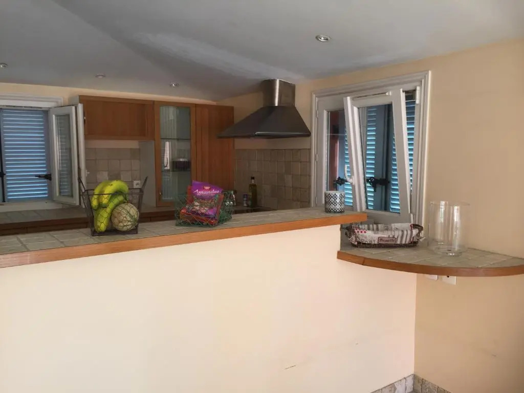 La tropezienne, Duplex 73 m2, 100 m du port, climatisation, grande terrasse