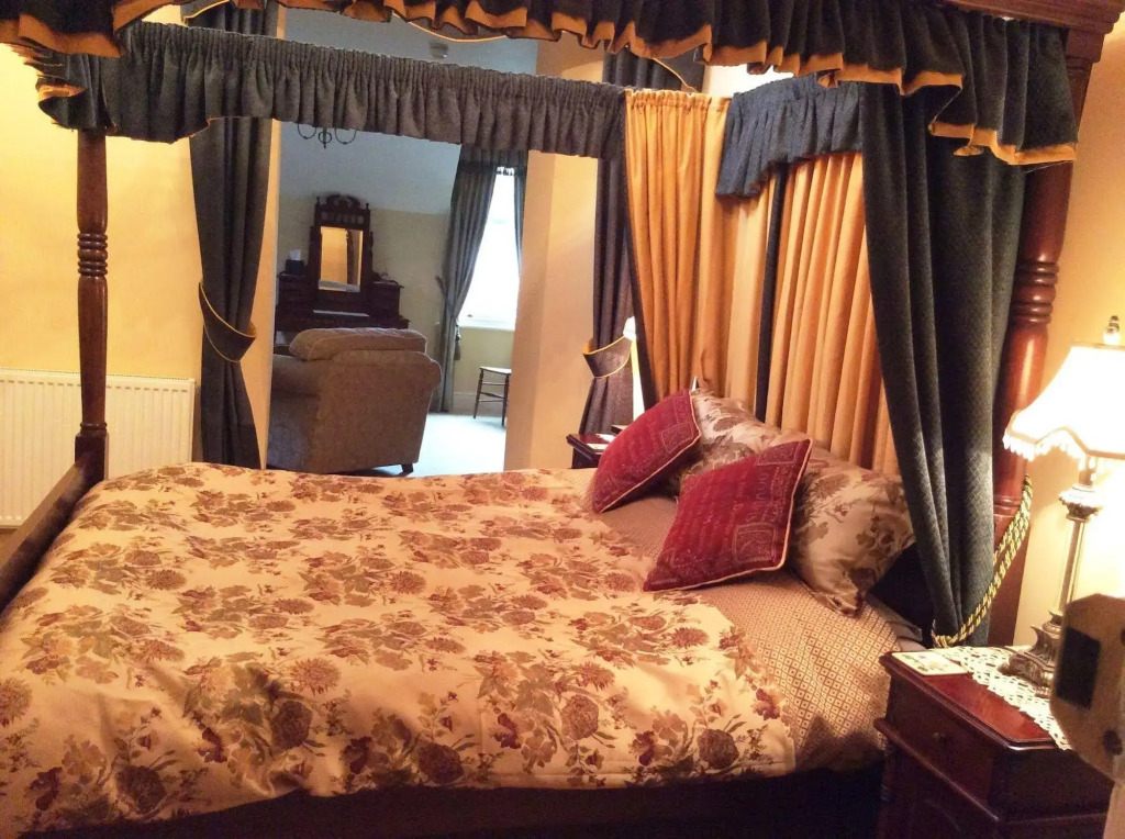 Storrs Gate House B & B No pets Allowed