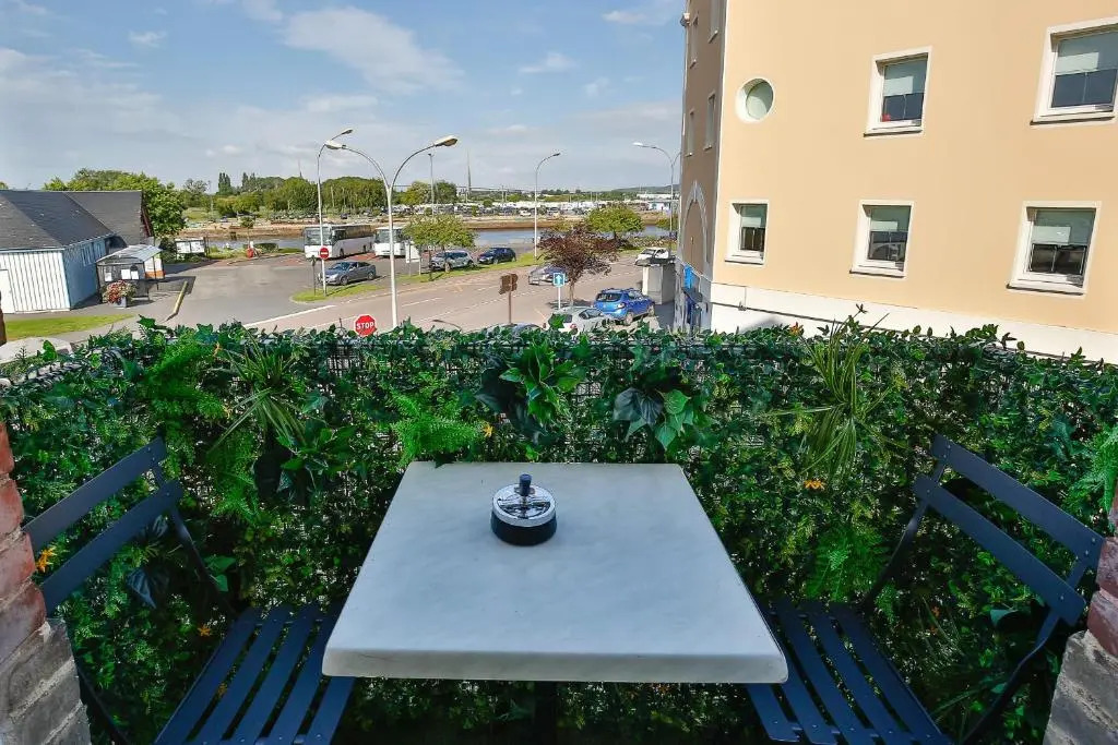 Le Vannier - cute T2 of 26 m - city center - closed garage balcony
