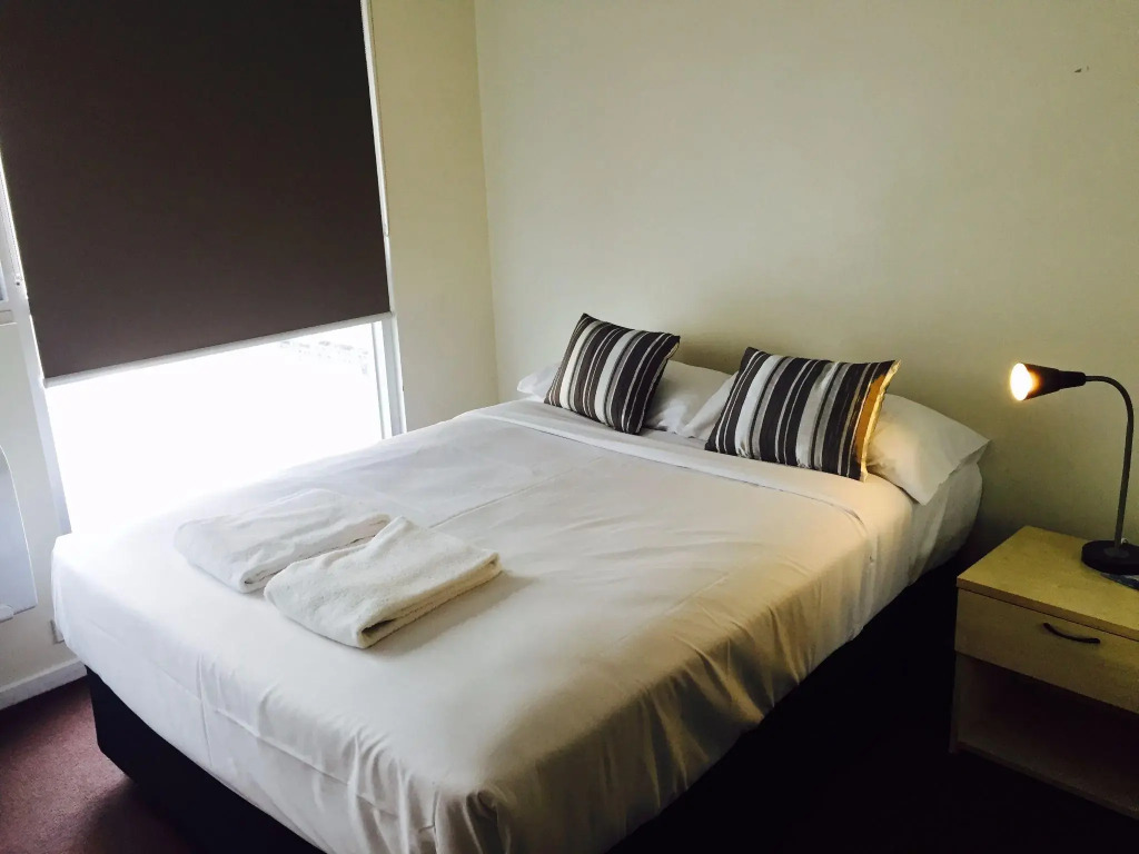 Sandown Regency Hotel & Apartments
