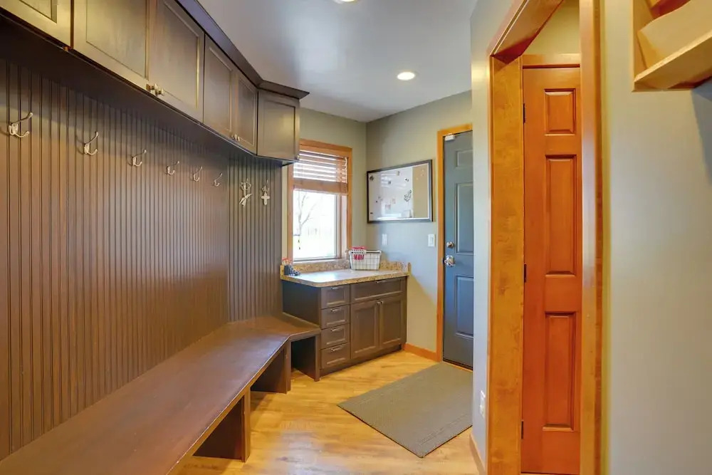 Expansive Retreat on 5 Acres in Shakopee!