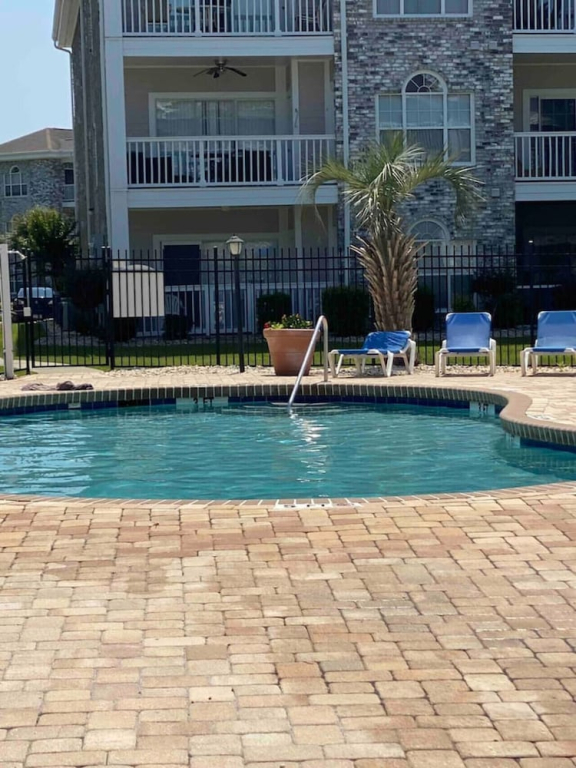 Captains Quarters Bright 2BR Pet-friendly Beach Condo w/ Coastal Decor & Relaxed Vibes