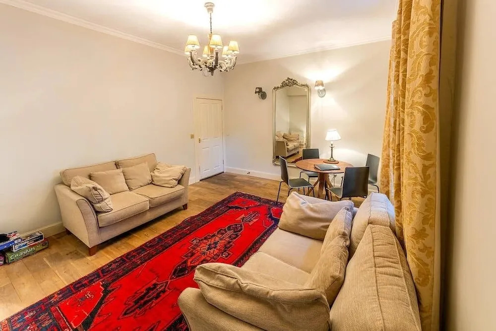 Cosy Modern Stockbridge Apartment