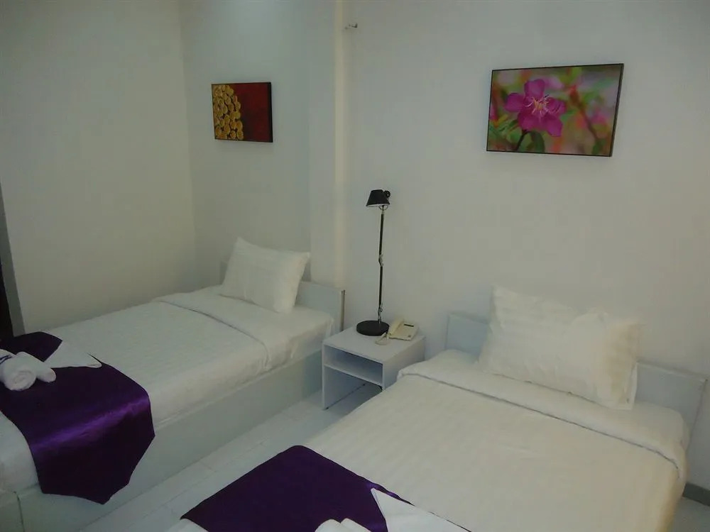 White Residence Hotel & Apartment