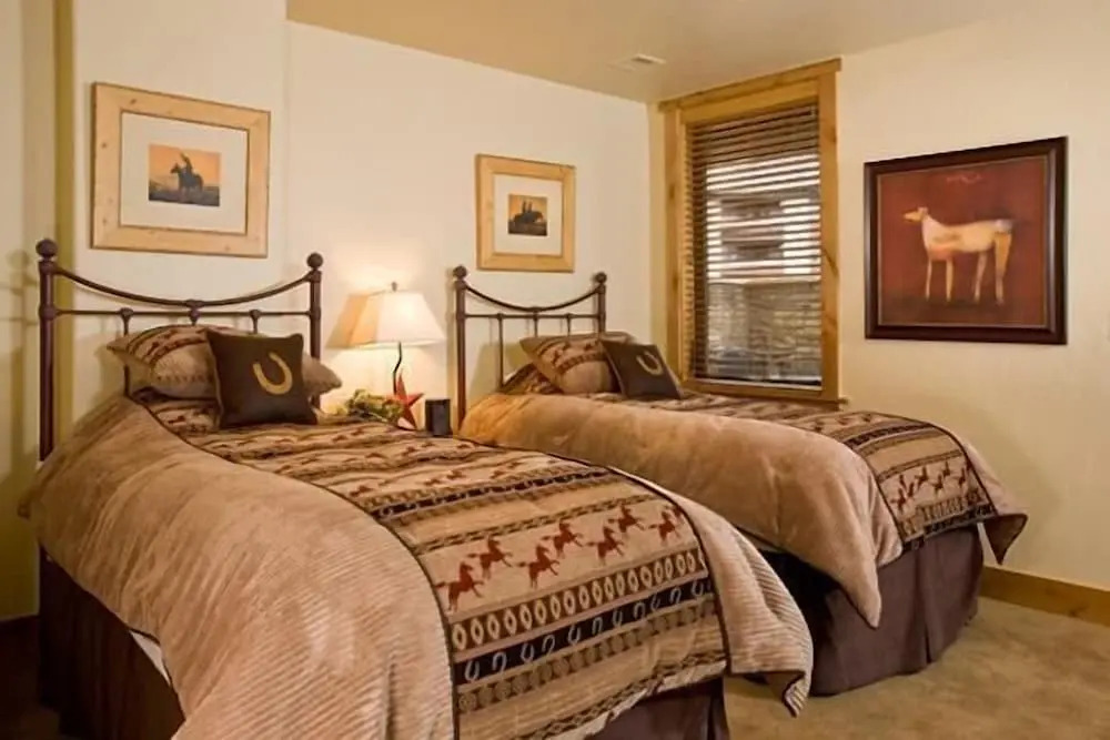 6112 Bear Lodge, Trappeur's Crossing Apartment 3
