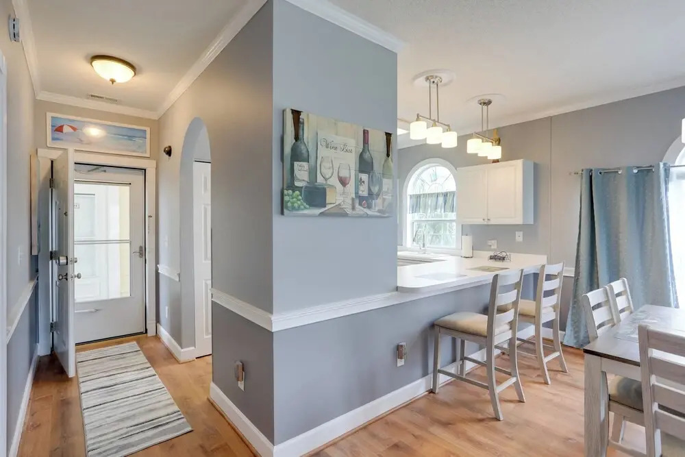 < 2 Mi to Coast: Condo w/ Pool in Myrtle Beach