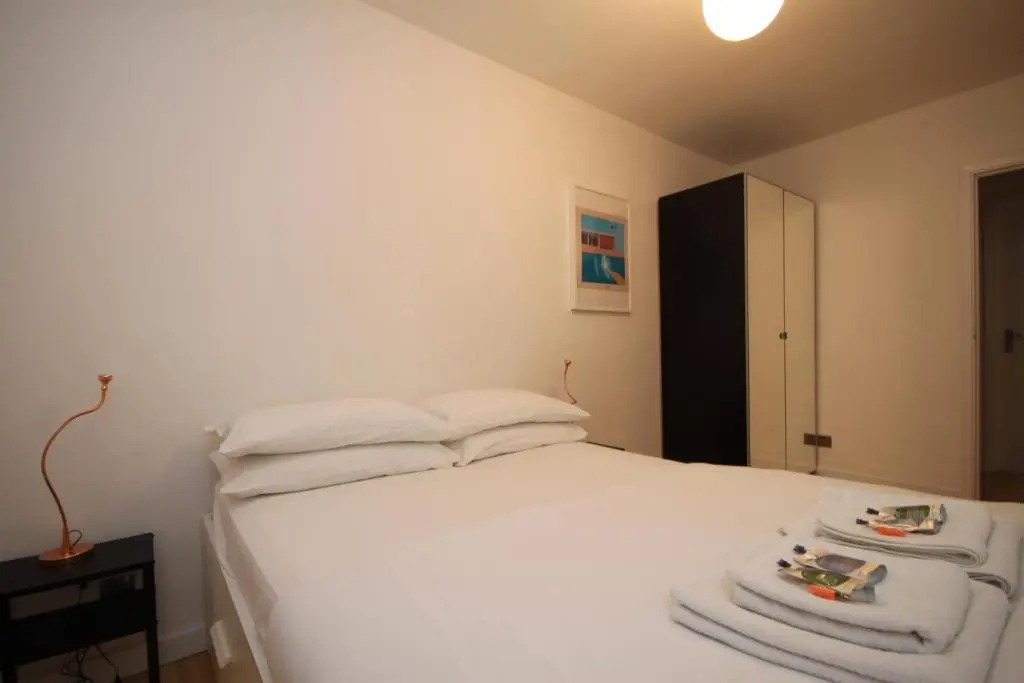 Camden Town Spacious 2 Bedroom Apartment - Sleeps 5 guests!