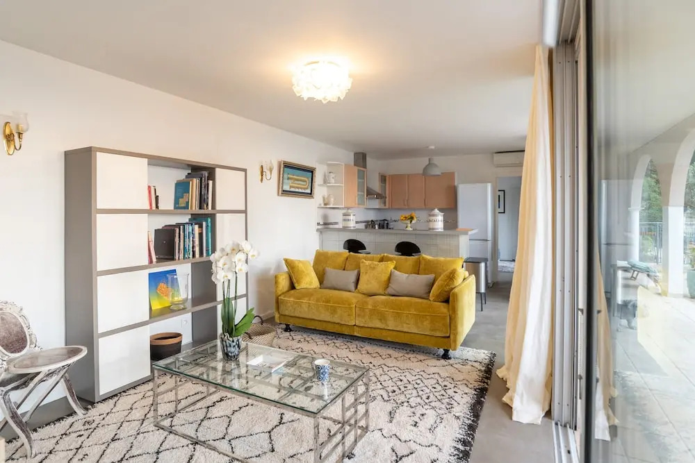 Appartement Dans Villa rez de Jardin vue mer