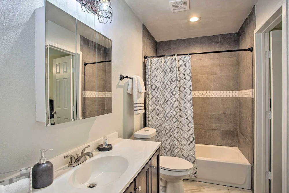 5 Mi to Dtwn: Family-friendly Fort Worth Home