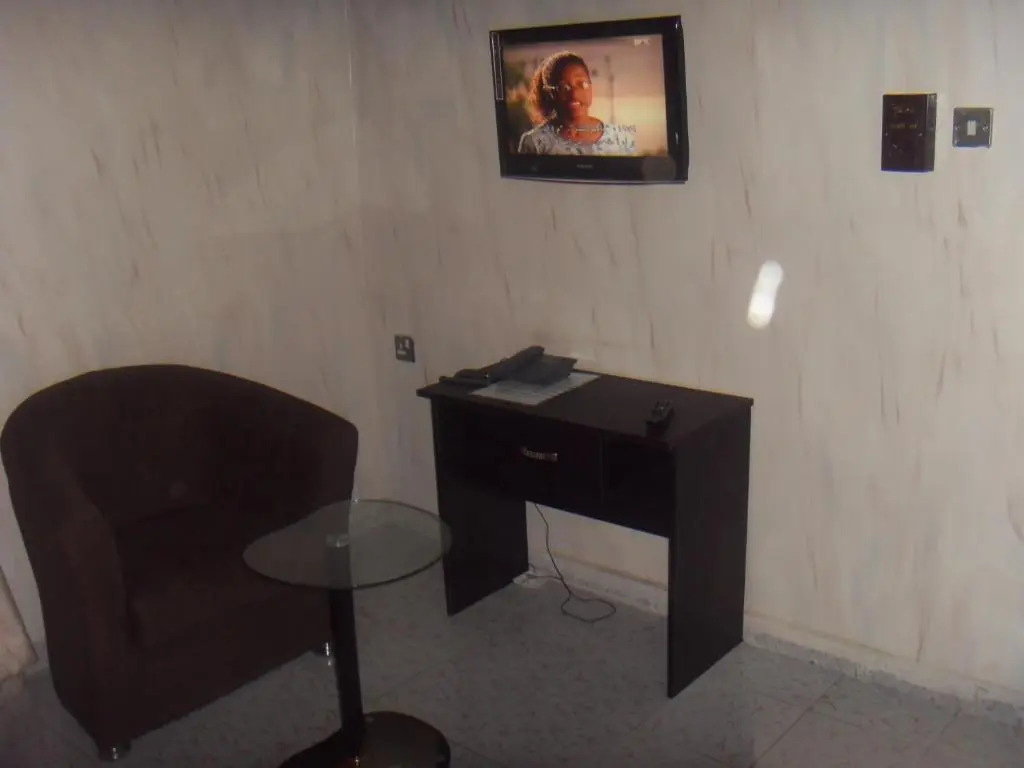 Vista Lounge & Suites