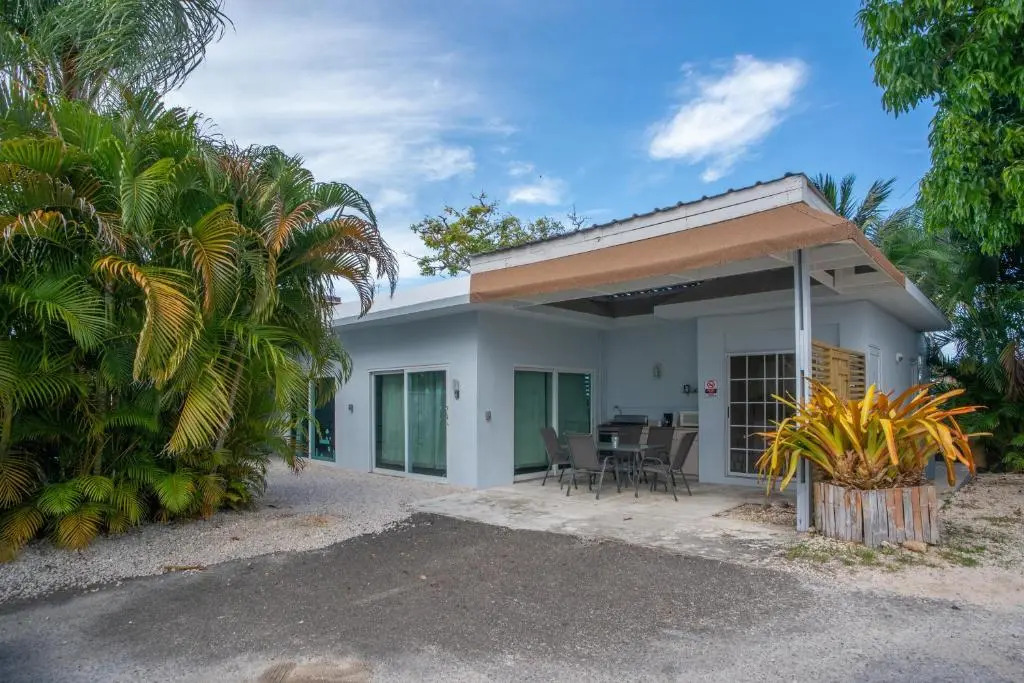 2 bdr with private pool- Suite #4 at 413