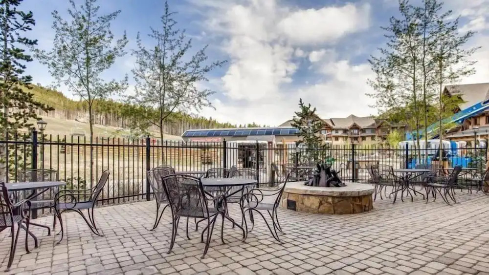 Ski in, Ski out 2 Bedroom Mountain Condo at the Base of Peak 7 with Quick Access to Historic Downtown Breckenridge