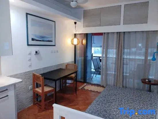 Seafront Apartment with Sea View YR11