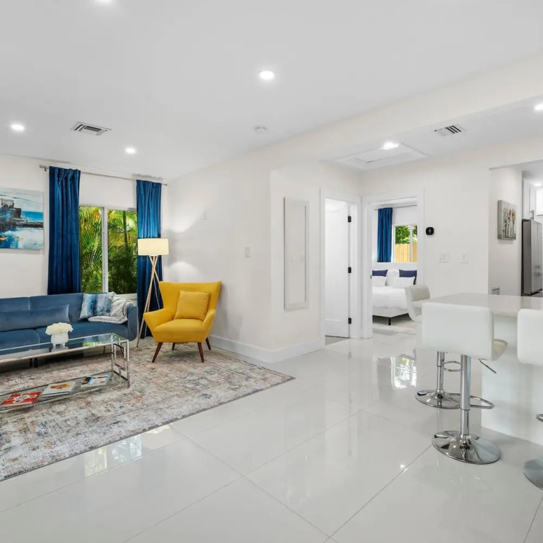 Uhost AI Stylish 1BR Bright Space w Patio