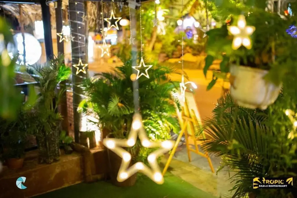 tropic hostel and restaurant