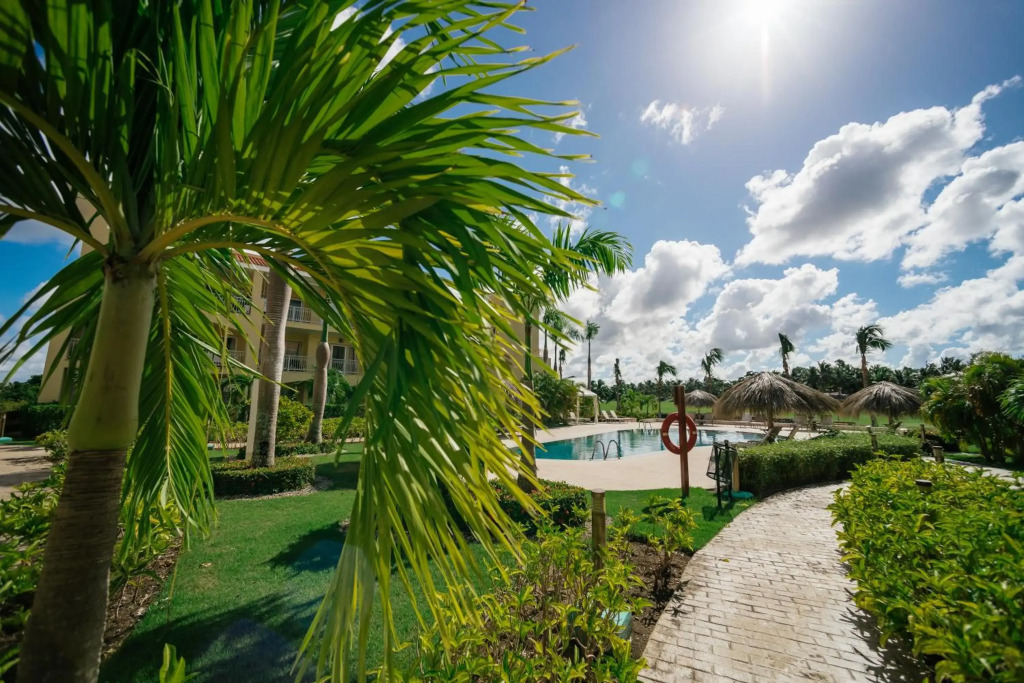 New Apartment Sueno pool area private Beach guard