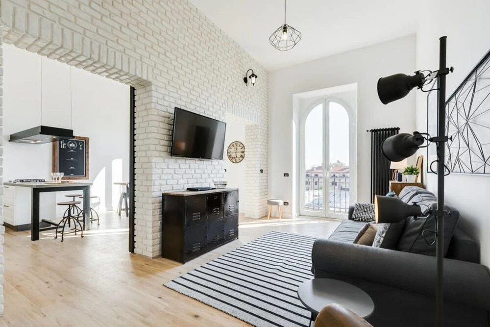Large & Stylish 3 bed Flat in Excellent Location