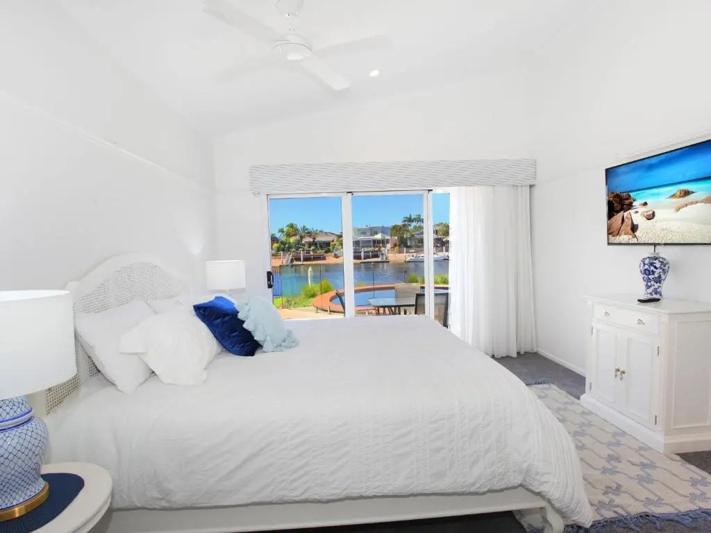 Outstanding Waterfront Hamptons Style 5 Bedroom Luxurious Home with Air Conditioning Pool and Pontoon -Bring your own boat