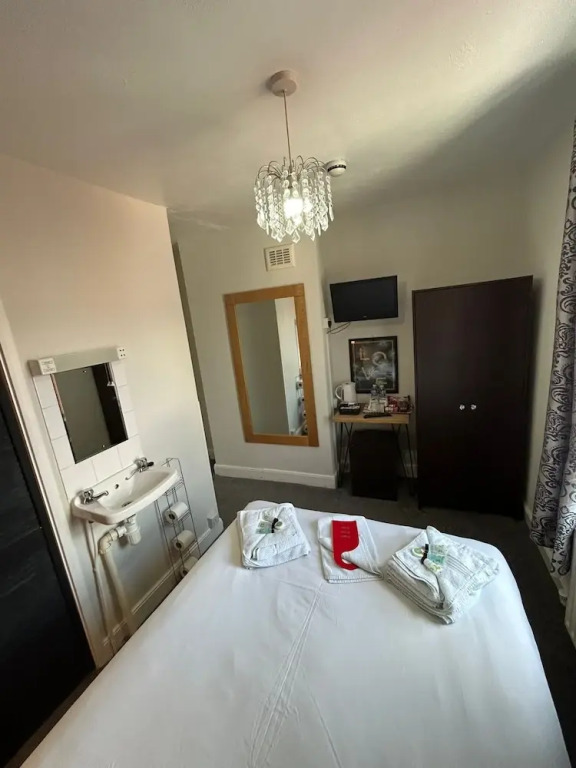 The Lyndhurst Guest house