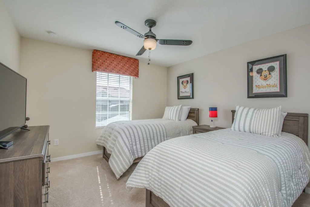Pleasant home near Disney with private pool
