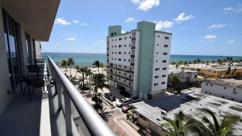Spectacular 1 Bed Plus Den On To The Amazing Hollywood Beach