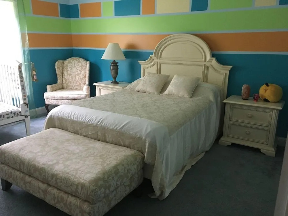 Luxury 3 BR home 1 Block from the Beach