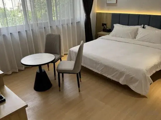 Qingfeng Hotel (Xuanwumen Metro Station, Xuanwu Lake Scenic Area, Nanjing)