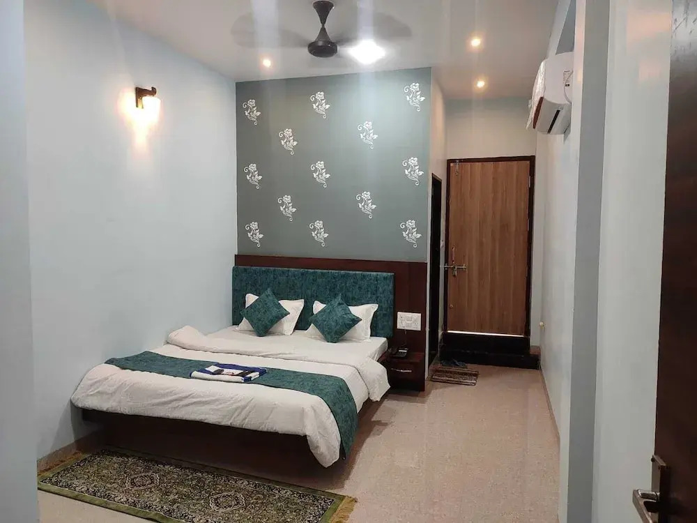 Hotel Shivalay Palace