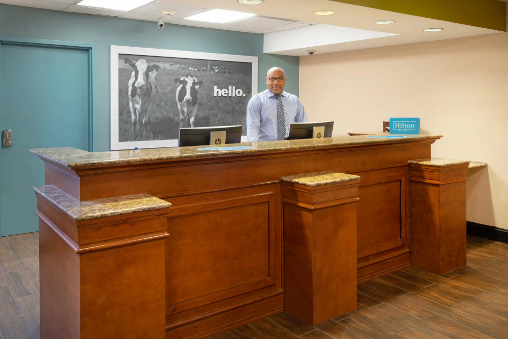 Hampton Inn & Suites Kansas City-Merriam